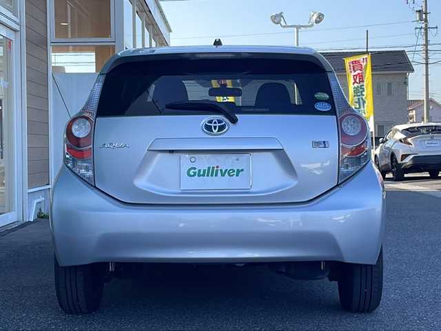 トヨタ アクア S 岐阜県 2014(平26)年 8.2万km シルバーM 禁煙車/純正ナビ/ワンセグTV/Bluetooth/バックカメラ/ETC/ドアバイザー/純正フロアマット/プッシュスタート/フォグライト/オートエアコン/オートライト/ハンドルスイッチ/電動格納ミラー/パワーウィンドウ/スマートキー/スペアキー