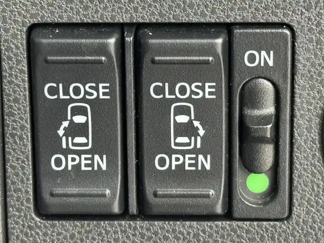 ダイハツ タント カスタム RS トップED SA Ⅲ 福岡県 2017(平29)年 5.6万km ブラックマイカメタリック 純正ナビ／フルセグＴＶ　/ＥＴＣ　/両側パワースライドドア　/バックカメラ　/シートヒーター　/衝突被害軽減システム　/横滑り防止　/オートライト　/アイドリングストップ　/純正１５インチＡＷ　/ステアリングスイッチ