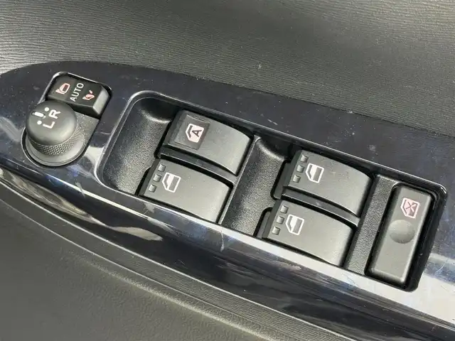 ダイハツ タント カスタム RS トップED SA Ⅲ 福岡県 2017(平29)年 5.6万km ブラックマイカメタリック 純正ナビ／フルセグＴＶ　/ＥＴＣ　/両側パワースライドドア　/バックカメラ　/シートヒーター　/衝突被害軽減システム　/横滑り防止　/オートライト　/アイドリングストップ　/純正１５インチＡＷ　/ステアリングスイッチ