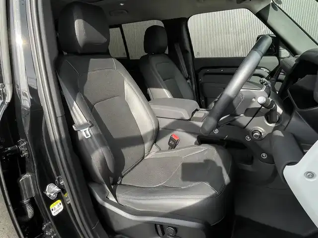 ランドローバー ランドローバー ディフェンダー 110 XS エディション 長野県 2022(令4)年 2万km 黒 ＭＥＲＩＤＩＡＮサウンド　/ サンルーフ/ 黒革シート　/ ＡＣＣ　/ ＬＫＡ　/ ＢＳＭ　/ Ｃａｒｐｌａｙ　/ ＡｎｄｏｒｏｉｄＡｕｔｏ　/ アームレストリフリッジレイター　/ シートヒーター　/ シートベンチレーション　/ ステアリングヒーター / ワイヤレスチャージ/ ＥＴＣ　/ 禁煙