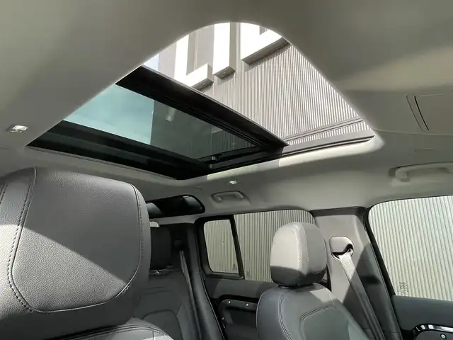 ランドローバー ランドローバー ディフェンダー 110 XS エディション 長野県 2022(令4)年 2万km 黒 ＭＥＲＩＤＩＡＮサウンド　/ サンルーフ/ 黒革シート　/ ＡＣＣ　/ ＬＫＡ　/ ＢＳＭ　/ Ｃａｒｐｌａｙ　/ ＡｎｄｏｒｏｉｄＡｕｔｏ　/ アームレストリフリッジレイター　/ シートヒーター　/ シートベンチレーション　/ ステアリングヒーター / ワイヤレスチャージ/ ＥＴＣ　/ 禁煙