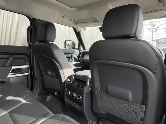 ランドローバー ランドローバー ディフェンダー 110 XS エディション 長野県 2022(令4)年 2万km 黒 ＭＥＲＩＤＩＡＮサウンド　/ サンルーフ/ 黒革シート　/ ＡＣＣ　/ ＬＫＡ　/ ＢＳＭ　/ Ｃａｒｐｌａｙ　/ ＡｎｄｏｒｏｉｄＡｕｔｏ　/ アームレストリフリッジレイター　/ シートヒーター　/ シートベンチレーション　/ ステアリングヒーター / ワイヤレスチャージ/ ＥＴＣ　/ 禁煙