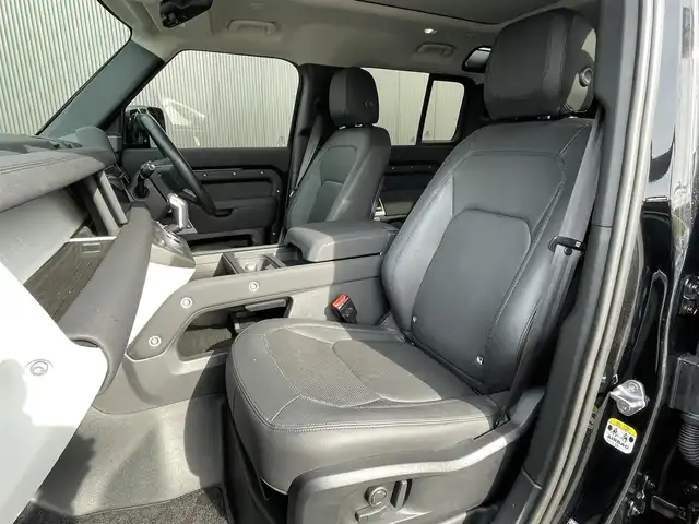 ランドローバー ランドローバー ディフェンダー 110 XS エディション 長野県 2022(令4)年 2万km 黒 ＭＥＲＩＤＩＡＮサウンド　/ サンルーフ/ 黒革シート　/ ＡＣＣ　/ ＬＫＡ　/ ＢＳＭ　/ Ｃａｒｐｌａｙ　/ ＡｎｄｏｒｏｉｄＡｕｔｏ　/ アームレストリフリッジレイター　/ シートヒーター　/ シートベンチレーション　/ ステアリングヒーター / ワイヤレスチャージ/ ＥＴＣ　/ 禁煙