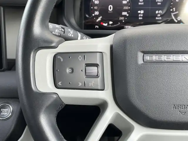 ランドローバー ランドローバー ディフェンダー 110 XS エディション 長野県 2022(令4)年 2万km 黒 ＭＥＲＩＤＩＡＮサウンド　/ サンルーフ/ 黒革シート　/ ＡＣＣ　/ ＬＫＡ　/ ＢＳＭ　/ Ｃａｒｐｌａｙ　/ ＡｎｄｏｒｏｉｄＡｕｔｏ　/ アームレストリフリッジレイター　/ シートヒーター　/ シートベンチレーション　/ ステアリングヒーター / ワイヤレスチャージ/ ＥＴＣ　/ 禁煙