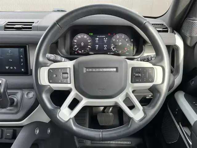 ランドローバー ランドローバー ディフェンダー 110 XS エディション 長野県 2022(令4)年 2万km 黒 ＭＥＲＩＤＩＡＮサウンド　/ サンルーフ/ 黒革シート　/ ＡＣＣ　/ ＬＫＡ　/ ＢＳＭ　/ Ｃａｒｐｌａｙ　/ ＡｎｄｏｒｏｉｄＡｕｔｏ　/ アームレストリフリッジレイター　/ シートヒーター　/ シートベンチレーション　/ ステアリングヒーター / ワイヤレスチャージ/ ＥＴＣ　/ 禁煙