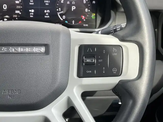 ランドローバー ランドローバー ディフェンダー 110 XS エディション 長野県 2022(令4)年 2万km 黒 ＭＥＲＩＤＩＡＮサウンド　/ サンルーフ/ 黒革シート　/ ＡＣＣ　/ ＬＫＡ　/ ＢＳＭ　/ Ｃａｒｐｌａｙ　/ ＡｎｄｏｒｏｉｄＡｕｔｏ　/ アームレストリフリッジレイター　/ シートヒーター　/ シートベンチレーション　/ ステアリングヒーター / ワイヤレスチャージ/ ＥＴＣ　/ 禁煙