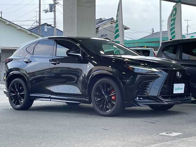 レクサス ＮＸ 450h+ Fスポーツ 愛媛県 2023(令5)年 0.7万km グラファイトブラックガラスフレーク ワンオーナー/純正14インチディスプレイオーディオナビ/（Bluetooth/フルセグTV/AM/FM）/全方位カメラ/サンルーフ/ビルトインETC2.0/TRDエアロ/TRDマフラー/レザーシート/シートヒーター/シートクーラー/ステアリングヒーター/デジタルインナーミラー/置くだけ充電/クルーズコントロール/オレンジキャリパー/ヘッドアップディスプレイ/ブラインドスポットモニター/充電ケーブル