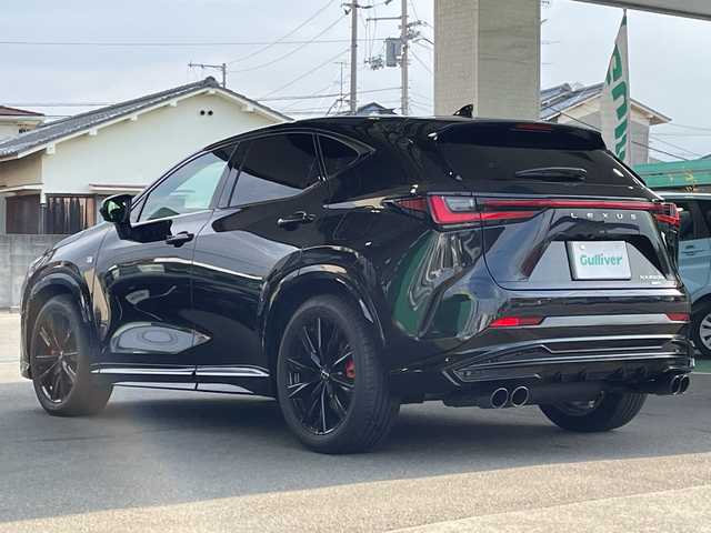 レクサス ＮＸ 450h+ Fスポーツ 愛媛県 2023(令5)年 0.7万km グラファイトブラックガラスフレーク ワンオーナー/純正14インチディスプレイオーディオナビ/（Bluetooth/フルセグTV/AM/FM）/全方位カメラ/サンルーフ/ビルトインETC2.0/TRDエアロ/TRDマフラー/レザーシート/シートヒーター/シートクーラー/ステアリングヒーター/デジタルインナーミラー/置くだけ充電/クルーズコントロール/オレンジキャリパー/ヘッドアップディスプレイ/ブラインドスポットモニター/充電ケーブル