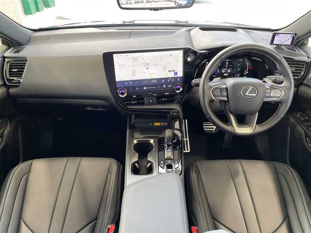 レクサス ＮＸ 450h+ Fスポーツ 愛媛県 2023(令5)年 0.7万km グラファイトブラックガラスフレーク ワンオーナー/純正14インチディスプレイオーディオナビ/（Bluetooth/フルセグTV/AM/FM）/全方位カメラ/サンルーフ/ビルトインETC2.0/TRDエアロ/TRDマフラー/レザーシート/シートヒーター/シートクーラー/ステアリングヒーター/デジタルインナーミラー/置くだけ充電/クルーズコントロール/オレンジキャリパー/ヘッドアップディスプレイ/ブラインドスポットモニター/充電ケーブル