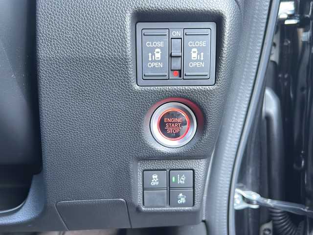 ホンダ Ｎ ＢＯＸ カスタム G L ターボ ホンダセンシング 広島県 2020(令2)年 3万km クリスタルブラックパール 禁煙車/ターボ/ホンダセンシング/・衝突軽減ブレーキ〈CMBS〉/・誤発進抑制機能/・歩行者事故低減ステアリング/・先行車発進お知らせ機能/・標識認識機能/・路外逸脱抑制機能/・ACC〈アダプティブ・クルーズ・コントロール〉/・LKAS〈車線維持支援システム〉/・後方誤発進抑制機能/・オートハイビーム/純正ナビ/・フルセグ/CD/DVD/Bluetooth/MusicRack/バックカメラ/両側パワースライドドア/革巻きステアリング/パドルシフト/ステアリングスイッチ/ハーフレザーシート/シートヒーター（D/N）/LEDヘッドライト/LEDフォグランプ/ドアバイザー/純正ドライブレコーダー/ETC/リアサンシェード/純正15インチアルミホイール