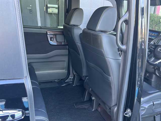 ホンダ Ｎ ＢＯＸ カスタム G L ターボ ホンダセンシング 広島県 2020(令2)年 3万km クリスタルブラックパール 禁煙車/ターボ/ホンダセンシング/・衝突軽減ブレーキ〈CMBS〉/・誤発進抑制機能/・歩行者事故低減ステアリング/・先行車発進お知らせ機能/・標識認識機能/・路外逸脱抑制機能/・ACC〈アダプティブ・クルーズ・コントロール〉/・LKAS〈車線維持支援システム〉/・後方誤発進抑制機能/・オートハイビーム/純正ナビ/・フルセグ/CD/DVD/Bluetooth/MusicRack/バックカメラ/両側パワースライドドア/革巻きステアリング/パドルシフト/ステアリングスイッチ/ハーフレザーシート/シートヒーター（D/N）/LEDヘッドライト/LEDフォグランプ/ドアバイザー/純正ドライブレコーダー/ETC/リアサンシェード/純正15インチアルミホイール