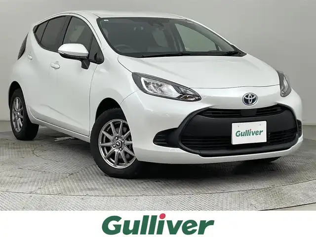 トヨタ アクア X 道央・札幌 2023(令5)年 1.5万km プラチナホワイトパールマイカ ・４WD/・寒冷地仕様/・純正ディスプレイオーディオ（コネクティッドナビ）/　Miracast/Bluetooth/USB/・ステアリングスイッチ/・バックカメラ/・ビルトインETC/・ドライブレコーダー前後/・社外１５インチAW（冬）/・積込純正キャップ付スチール（夏/同サイズ/6分山）/・トヨタセーフティセンス/　PCS/LTA/RSA/　先行車発進告知/後退速度抑制/・レーダークルーズコントロール/・オートマチックハイビーム/・オートライト/・ヘッドランプレベライザー/・LEDヘッドライト/・ミラーウィンカー/・ミラーヒーター/・オートリトラクタブルミラー/・AC１００V/・Driveモード/Evモード/・横滑り防止装置/・プッシュスタート/・スマートキー