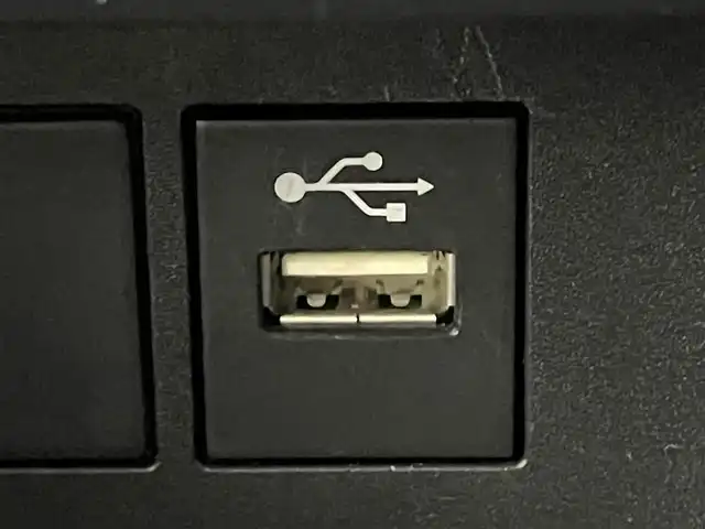 トヨタ アクア X 道央・札幌 2023(令5)年 1.5万km プラチナホワイトパールマイカ ・４WD/・寒冷地仕様/・純正ディスプレイオーディオ（コネクティッドナビ）/　Miracast/Bluetooth/USB/・ステアリングスイッチ/・バックカメラ/・ビルトインETC/・ドライブレコーダー前後/・社外１５インチAW（冬）/・積込純正キャップ付スチール（夏/同サイズ/6分山）/・トヨタセーフティセンス/　PCS/LTA/RSA/　先行車発進告知/後退速度抑制/・レーダークルーズコントロール/・オートマチックハイビーム/・オートライト/・ヘッドランプレベライザー/・LEDヘッドライト/・ミラーウィンカー/・ミラーヒーター/・オートリトラクタブルミラー/・AC１００V/・Driveモード/Evモード/・横滑り防止装置/・プッシュスタート/・スマートキー