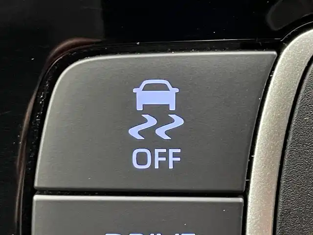 トヨタ アクア X 道央・札幌 2023(令5)年 1.5万km プラチナホワイトパールマイカ ・４WD/・寒冷地仕様/・純正ディスプレイオーディオ（コネクティッドナビ）/　Miracast/Bluetooth/USB/・ステアリングスイッチ/・バックカメラ/・ビルトインETC/・ドライブレコーダー前後/・社外１５インチAW（冬）/・積込純正キャップ付スチール（夏/同サイズ/6分山）/・トヨタセーフティセンス/　PCS/LTA/RSA/　先行車発進告知/後退速度抑制/・レーダークルーズコントロール/・オートマチックハイビーム/・オートライト/・ヘッドランプレベライザー/・LEDヘッドライト/・ミラーウィンカー/・ミラーヒーター/・オートリトラクタブルミラー/・AC１００V/・Driveモード/Evモード/・横滑り防止装置/・プッシュスタート/・スマートキー