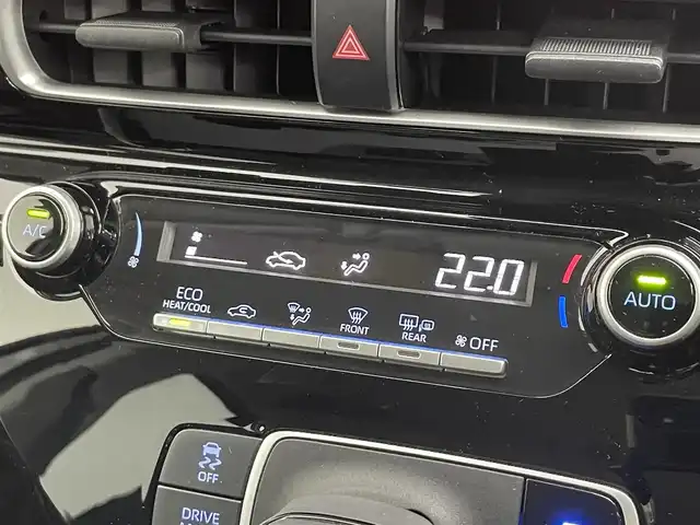 トヨタ アクア X 道央・札幌 2023(令5)年 1.5万km プラチナホワイトパールマイカ ・４WD/・寒冷地仕様/・純正ディスプレイオーディオ（コネクティッドナビ）/　Miracast/Bluetooth/USB/・ステアリングスイッチ/・バックカメラ/・ビルトインETC/・ドライブレコーダー前後/・社外１５インチAW（冬）/・積込純正キャップ付スチール（夏/同サイズ/6分山）/・トヨタセーフティセンス/　PCS/LTA/RSA/　先行車発進告知/後退速度抑制/・レーダークルーズコントロール/・オートマチックハイビーム/・オートライト/・ヘッドランプレベライザー/・LEDヘッドライト/・ミラーウィンカー/・ミラーヒーター/・オートリトラクタブルミラー/・AC１００V/・Driveモード/Evモード/・横滑り防止装置/・プッシュスタート/・スマートキー