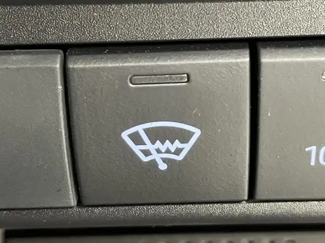 トヨタ アクア X 道央・札幌 2023(令5)年 1.5万km プラチナホワイトパールマイカ ・４WD/・寒冷地仕様/・純正ディスプレイオーディオ（コネクティッドナビ）/　Miracast/Bluetooth/USB/・ステアリングスイッチ/・バックカメラ/・ビルトインETC/・ドライブレコーダー前後/・社外１５インチAW（冬）/・積込純正キャップ付スチール（夏/同サイズ/6分山）/・トヨタセーフティセンス/　PCS/LTA/RSA/　先行車発進告知/後退速度抑制/・レーダークルーズコントロール/・オートマチックハイビーム/・オートライト/・ヘッドランプレベライザー/・LEDヘッドライト/・ミラーウィンカー/・ミラーヒーター/・オートリトラクタブルミラー/・AC１００V/・Driveモード/Evモード/・横滑り防止装置/・プッシュスタート/・スマートキー