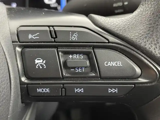 トヨタ アクア X 道央・札幌 2023(令5)年 1.5万km プラチナホワイトパールマイカ ・４WD/・寒冷地仕様/・純正ディスプレイオーディオ（コネクティッドナビ）/　Miracast/Bluetooth/USB/・ステアリングスイッチ/・バックカメラ/・ビルトインETC/・ドライブレコーダー前後/・社外１５インチAW（冬）/・積込純正キャップ付スチール（夏/同サイズ/6分山）/・トヨタセーフティセンス/　PCS/LTA/RSA/　先行車発進告知/後退速度抑制/・レーダークルーズコントロール/・オートマチックハイビーム/・オートライト/・ヘッドランプレベライザー/・LEDヘッドライト/・ミラーウィンカー/・ミラーヒーター/・オートリトラクタブルミラー/・AC１００V/・Driveモード/Evモード/・横滑り防止装置/・プッシュスタート/・スマートキー