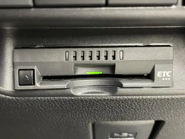 トヨタ アクア X 道央・札幌 2023(令5)年 1.5万km プラチナホワイトパールマイカ ・４WD/・寒冷地仕様/・純正ディスプレイオーディオ（コネクティッドナビ）/　Miracast/Bluetooth/USB/・ステアリングスイッチ/・バックカメラ/・ビルトインETC/・ドライブレコーダー前後/・社外１５インチAW（冬）/・積込純正キャップ付スチール（夏/同サイズ/6分山）/・トヨタセーフティセンス/　PCS/LTA/RSA/　先行車発進告知/後退速度抑制/・レーダークルーズコントロール/・オートマチックハイビーム/・オートライト/・ヘッドランプレベライザー/・LEDヘッドライト/・ミラーウィンカー/・ミラーヒーター/・オートリトラクタブルミラー/・AC１００V/・Driveモード/Evモード/・横滑り防止装置/・プッシュスタート/・スマートキー