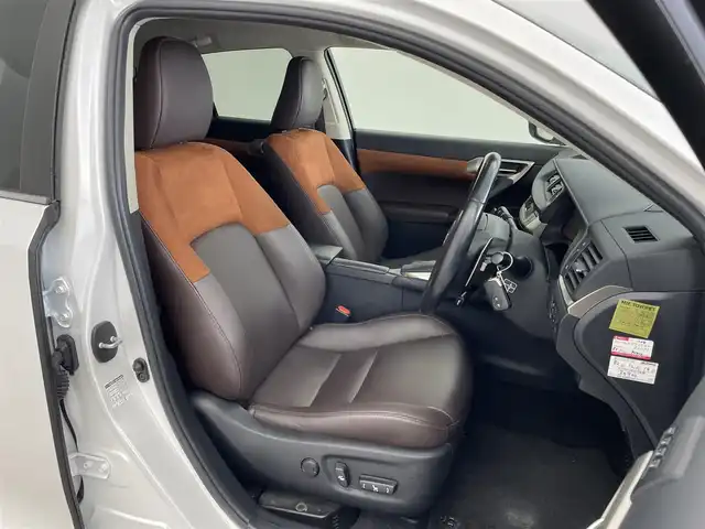 レクサス ＣＴ 200h バージョンC 埼玉県 2018(平30)年 4.9万km ソニッククォーツ 純正１０．３型ナビ　バックカメラ　ビルトインＥＴＣ２．０　シートヒーター　ハーフレザーシート　パワーシート　ドラレコ　衝突被害軽減ブレーキ　アダプティブクルーズコントロール LEDヘッドライト　禁煙車