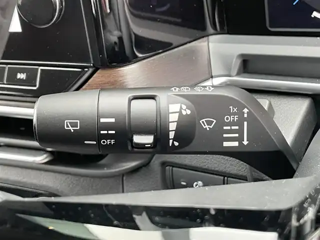 日産 オーラ G 香川県 2023(令5)年 1.5万km ガーネットレッド/スーパーブラック 2トーン 登録時走行距離：14519km/ワンオーナー　/純正ナビ（ＡｐｐｌＣａｒＰｌａｙ・ＡｎｄｒｏｉｄＡｕｔｏ・ＢＴ・フルセグ・HDMI）/ＵＳＢ入力端子　/全周囲カメラ　/ビルトインＥＴＣ２．０　/純正前後ドライブレコーダー　/前後クリアランスソナー/衝突軽減ブレーキ/車線維持支援システム/レーンディパーチャーアラート/アダブティブクルーズコントロール/ブラインドスポットモニター/ロードサインアシスト/駐車時支援パーキングサポートシステム/横滑り防止/インテリジェントルームミラー/BOSEサウンド/純正フロアマット/ハーフレザーシート/オートライト/オートマチックハイビーム/LEDヘッドライト/フォグライト/スマートキー/プッシュスタート/スペアキー1本/保証書/取扱説明書