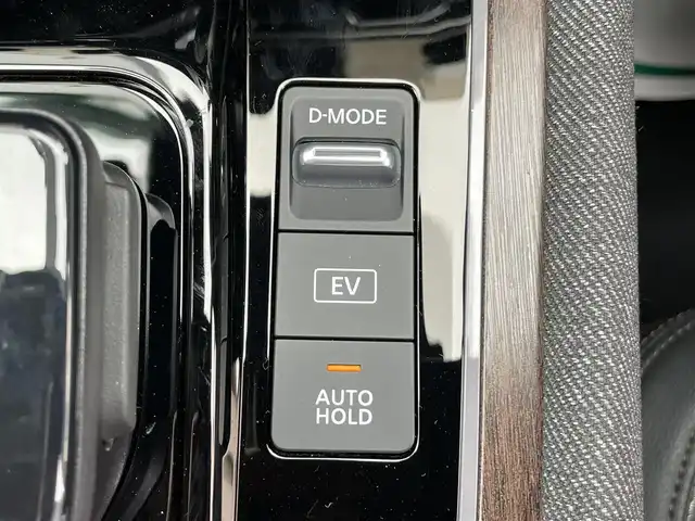 日産 オーラ G 香川県 2023(令5)年 1.5万km ガーネットレッド/スーパーブラック 2トーン 登録時走行距離：14519km/ワンオーナー　/純正ナビ（ＡｐｐｌＣａｒＰｌａｙ・ＡｎｄｒｏｉｄＡｕｔｏ・ＢＴ・フルセグ・HDMI）/ＵＳＢ入力端子　/全周囲カメラ　/ビルトインＥＴＣ２．０　/純正前後ドライブレコーダー　/前後クリアランスソナー/衝突軽減ブレーキ/車線維持支援システム/レーンディパーチャーアラート/アダブティブクルーズコントロール/ブラインドスポットモニター/ロードサインアシスト/駐車時支援パーキングサポートシステム/横滑り防止/インテリジェントルームミラー/BOSEサウンド/純正フロアマット/ハーフレザーシート/オートライト/オートマチックハイビーム/LEDヘッドライト/フォグライト/スマートキー/プッシュスタート/スペアキー1本/保証書/取扱説明書