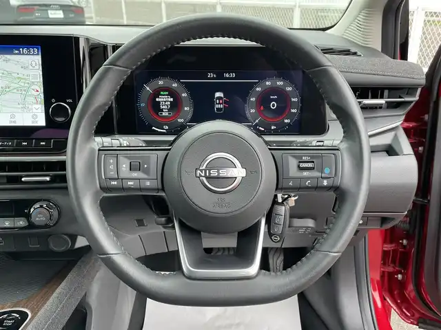 日産 オーラ G 香川県 2023(令5)年 1.5万km ガーネットレッド/スーパーブラック 2トーン 登録時走行距離：14519km/ワンオーナー　/純正ナビ（ＡｐｐｌＣａｒＰｌａｙ・ＡｎｄｒｏｉｄＡｕｔｏ・ＢＴ・フルセグ・HDMI）/ＵＳＢ入力端子　/全周囲カメラ　/ビルトインＥＴＣ２．０　/純正前後ドライブレコーダー　/前後クリアランスソナー/衝突軽減ブレーキ/車線維持支援システム/レーンディパーチャーアラート/アダブティブクルーズコントロール/ブラインドスポットモニター/ロードサインアシスト/駐車時支援パーキングサポートシステム/横滑り防止/インテリジェントルームミラー/BOSEサウンド/純正フロアマット/ハーフレザーシート/オートライト/オートマチックハイビーム/LEDヘッドライト/フォグライト/スマートキー/プッシュスタート/スペアキー1本/保証書/取扱説明書