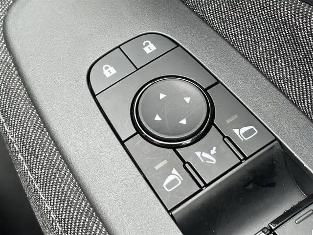日産 オーラ G 香川県 2023(令5)年 1.5万km ガーネットレッド/スーパーブラック 2トーン 登録時走行距離：14519km/ワンオーナー　/純正ナビ（ＡｐｐｌＣａｒＰｌａｙ・ＡｎｄｒｏｉｄＡｕｔｏ・ＢＴ・フルセグ・HDMI）/ＵＳＢ入力端子　/全周囲カメラ　/ビルトインＥＴＣ２．０　/純正前後ドライブレコーダー　/前後クリアランスソナー/衝突軽減ブレーキ/車線維持支援システム/レーンディパーチャーアラート/アダブティブクルーズコントロール/ブラインドスポットモニター/ロードサインアシスト/駐車時支援パーキングサポートシステム/横滑り防止/インテリジェントルームミラー/BOSEサウンド/純正フロアマット/ハーフレザーシート/オートライト/オートマチックハイビーム/LEDヘッドライト/フォグライト/スマートキー/プッシュスタート/スペアキー1本/保証書/取扱説明書