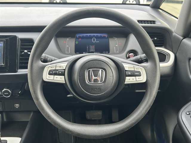 ホンダ フィット ホーム 群馬県 2024(令6)年 0.2万km メテオロイドグレーメタリック 社外ナビ/　・CD/DVD/BT/　・USB/ipod/SD/　・AM/FM/LEDヘッドライト/クルーズコントロール/前後録画ドライブレコーダー/オートライト/スマートキー/ステアリングスイッチ/電動格納ウインカーミラー/純正フロアマット/純正ドアバイザー