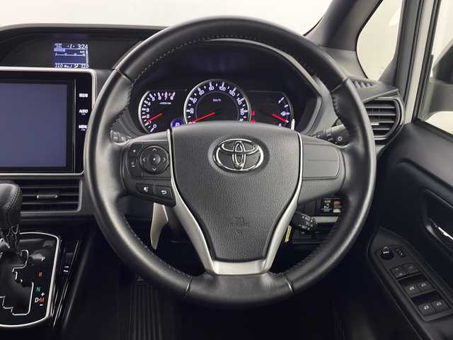 トヨタ ノア Si ダブルバイビー 新潟県 2016(平28)年 7.5万km ホワイトパールクリスタルシャイン 4WD/純正ナビ/　　フルセグ/CD/DVD/BT/バックカメラ/両側パワースライドドア/クルーズコントロール/LEDオートライト/ハーフレザーシート/純正16インチアルミホイール/ステアリングスイッチ/アイドリングストップ/レーンキープ/スマートキー/ビルトインETC
