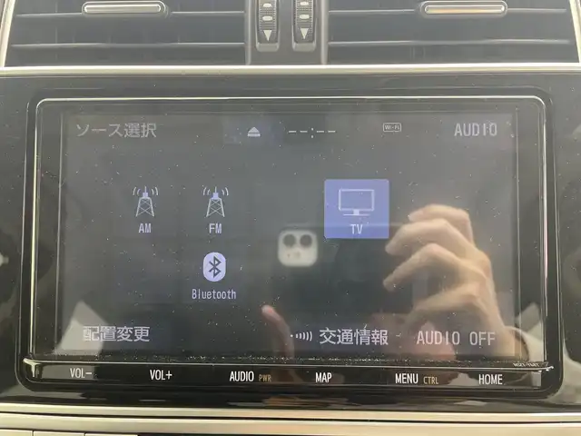 トヨタ ランドクルーザー プラド TX Lパッケージ マットブラED 群馬県 2023(令5)年 3.3万km ホワイトパールクリスタルシャイン サンルーフ　純正９型ナビ　バックカメラ　ウッドコンビステアリング　ルーフレール　黒革シート　エアシート　シートヒーター　ＥＴＣ２．０　ドラレコ　アダプティブクルーズコントロール　ＬＥＤライト　禁煙車