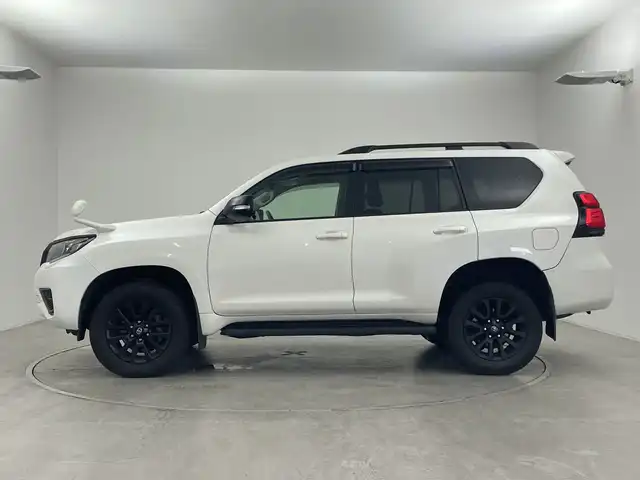 トヨタ ランドクルーザー プラド TX Lパッケージ マットブラED 群馬県 2023(令5)年 3.3万km ホワイトパールクリスタルシャイン サンルーフ　純正９型ナビ　バックカメラ　ウッドコンビステアリング　ルーフレール　黒革シート　エアシート　シートヒーター　ＥＴＣ２．０　ドラレコ　アダプティブクルーズコントロール　ＬＥＤライト　禁煙車