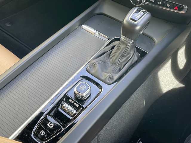 ボルボ Ｖ６０ T5 モメンタム 岡山県 2018(平30)年 4.3万km オニキスブラックP 外部検査実施済み/ターボ/純正HDDナビ/　(フルセグTV/Bluetooth/USB)/バックカメラ/ETC/前後ドライブレコーダー/レザーシート/前席パワーシート/前席シートヒーター/パワーバックドア/レーダークルーズコントロール/衝突軽減ブレーキ/レーンアシスト/ブラインドスポットモニター/オートマチックハイビーム/横滑り防止機能/純正17インチアルミホイール/スマートキー/純正LEDヘッドライト/カーテンエアバック/スペアキー１本/取扱説明書/保証書