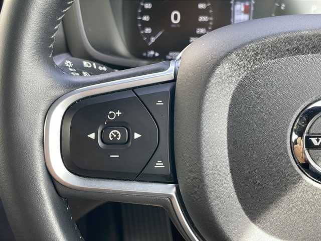 ボルボ Ｖ６０ T5 モメンタム 岡山県 2018(平30)年 4.3万km オニキスブラックP 外部検査実施済み/ターボ/純正HDDナビ/　(フルセグTV/Bluetooth/USB)/バックカメラ/ETC/前後ドライブレコーダー/レザーシート/前席パワーシート/前席シートヒーター/パワーバックドア/レーダークルーズコントロール/衝突軽減ブレーキ/レーンアシスト/ブラインドスポットモニター/オートマチックハイビーム/横滑り防止機能/純正17インチアルミホイール/スマートキー/純正LEDヘッドライト/カーテンエアバック/スペアキー１本/取扱説明書/保証書
