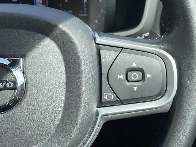 ボルボ Ｖ６０ T5 モメンタム 岡山県 2018(平30)年 4.3万km オニキスブラックP 外部検査実施済み/ターボ/純正HDDナビ/　(フルセグTV/Bluetooth/USB)/バックカメラ/ETC/前後ドライブレコーダー/レザーシート/前席パワーシート/前席シートヒーター/パワーバックドア/レーダークルーズコントロール/衝突軽減ブレーキ/レーンアシスト/ブラインドスポットモニター/オートマチックハイビーム/横滑り防止機能/純正17インチアルミホイール/スマートキー/純正LEDヘッドライト/カーテンエアバック/スペアキー１本/取扱説明書/保証書