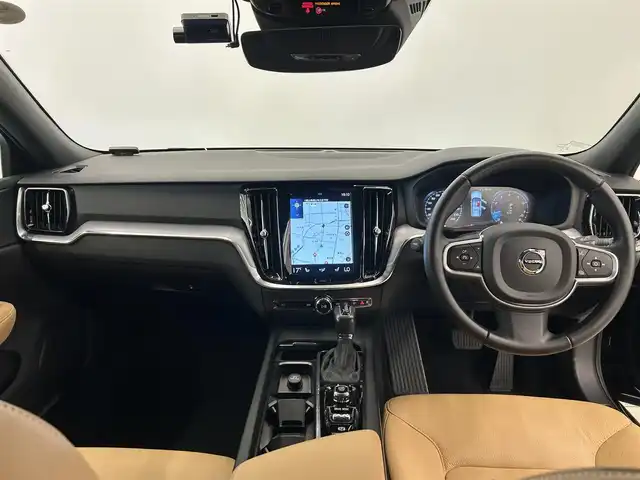 ボルボ Ｖ６０ T5 モメンタム 岡山県 2018(平30)年 4.3万km オニキスブラックP 純正SENSUSナビ/Rカメラ/Bluetooth/アップルカープレイ/パワーテールゲート/LEDヘッドライト/オートライト/AHB/オートワイパー/本革シート/シートヒーター/ACC/BLIS/ロードサインインフォメーション/レーンキーピングエイド/クロストラフィックアラート/パークアシスト/ドラレコ/ETC/衝突回避