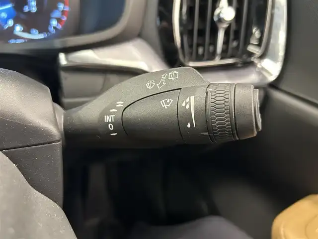 ボルボ Ｖ６０ T5 モメンタム 岡山県 2018(平30)年 4.3万km オニキスブラックP 純正SENSUSナビ/Rカメラ/Bluetooth/アップルカープレイ/パワーテールゲート/LEDヘッドライト/オートライト/AHB/オートワイパー/本革シート/シートヒーター/ACC/BLIS/ロードサインインフォメーション/レーンキーピングエイド/クロストラフィックアラート/パークアシスト/ドラレコ/ETC/衝突回避