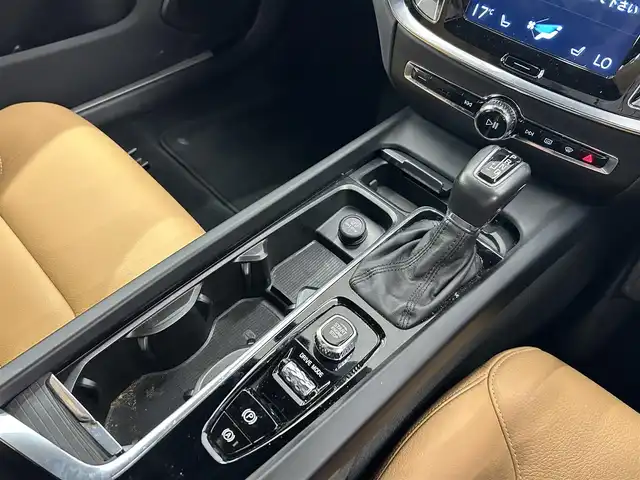 ボルボ Ｖ６０ T5 モメンタム 岡山県 2018(平30)年 4.3万km オニキスブラックP 純正SENSUSナビ/Rカメラ/Bluetooth/アップルカープレイ/パワーテールゲート/LEDヘッドライト/オートライト/AHB/オートワイパー/本革シート/シートヒーター/ACC/BLIS/ロードサインインフォメーション/レーンキーピングエイド/クロストラフィックアラート/パークアシスト/ドラレコ/ETC/衝突回避