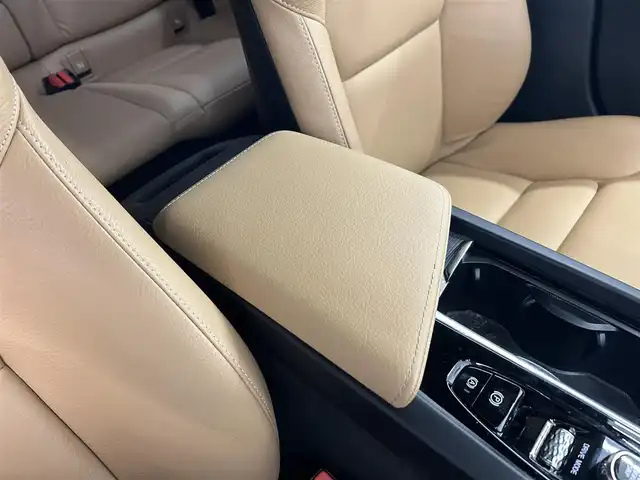 ボルボ Ｖ６０ T5 モメンタム 岡山県 2018(平30)年 4.3万km オニキスブラックP 純正SENSUSナビ/Rカメラ/Bluetooth/アップルカープレイ/パワーテールゲート/LEDヘッドライト/オートライト/AHB/オートワイパー/本革シート/シートヒーター/ACC/BLIS/ロードサインインフォメーション/レーンキーピングエイド/クロストラフィックアラート/パークアシスト/ドラレコ/ETC/衝突回避