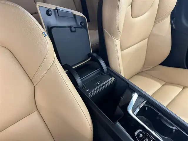 ボルボ Ｖ６０ T5 モメンタム 岡山県 2018(平30)年 4.3万km オニキスブラックP 純正SENSUSナビ/Rカメラ/Bluetooth/アップルカープレイ/パワーテールゲート/LEDヘッドライト/オートライト/AHB/オートワイパー/本革シート/シートヒーター/ACC/BLIS/ロードサインインフォメーション/レーンキーピングエイド/クロストラフィックアラート/パークアシスト/ドラレコ/ETC/衝突回避