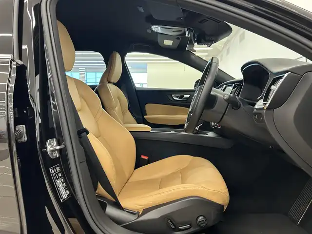 ボルボ Ｖ６０ T5 モメンタム 岡山県 2018(平30)年 4.3万km オニキスブラックP 純正SENSUSナビ/Rカメラ/Bluetooth/アップルカープレイ/パワーテールゲート/LEDヘッドライト/オートライト/AHB/オートワイパー/本革シート/シートヒーター/ACC/BLIS/ロードサインインフォメーション/レーンキーピングエイド/クロストラフィックアラート/パークアシスト/ドラレコ/ETC/衝突回避
