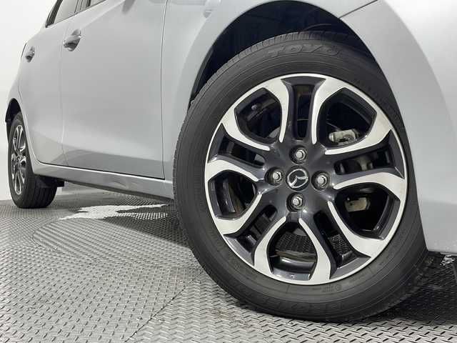 マツダ デミオ XD ツーリング 広島県 2017(平29)年 4.6万km ソニックシルバーM 禁煙車/純正ナビ/全周囲カメラ/シートヒーター/ヘッドアップディスプレイ/レーダークルーズコントロール/ＥＴＣ/前後ドラレコ/パドルシフト/コーナーセンサー/オートマチックハイビーム/レーンキープ/衝突被害軽減システム/エアバッグ(運転席/助手席/サイド/カーテン)/純正16インチアルミホイール(185/60/R16)