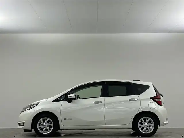 日産 ノート e－パワー メダリスト 埼玉県 2018(平30)年 1.3万km ブリリアントホワイトパール 純正ナビ Bluetooth フルセグTV アラウンドビューモニター デジタルインナーミラー オートハイビーム ドライブレコーダー インテリジェントクルーズコントロール コーナーセンサーETC LED