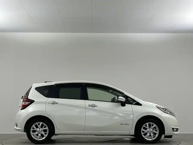 日産 ノート e－パワー メダリスト 埼玉県 2018(平30)年 1.3万km ブリリアントホワイトパール 純正ナビ Bluetooth フルセグTV アラウンドビューモニター デジタルインナーミラー オートハイビーム ドライブレコーダー インテリジェントクルーズコントロール コーナーセンサーETC LED