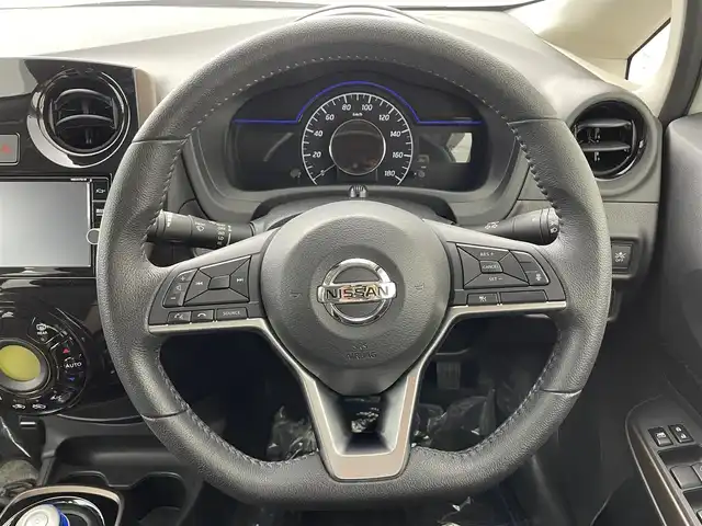 日産 ノート e－パワー メダリスト 埼玉県 2018(平30)年 1.3万km ブリリアントホワイトパール 純正ナビ Bluetooth フルセグTV アラウンドビューモニター デジタルインナーミラー オートハイビーム ドライブレコーダー インテリジェントクルーズコントロール コーナーセンサーETC LED