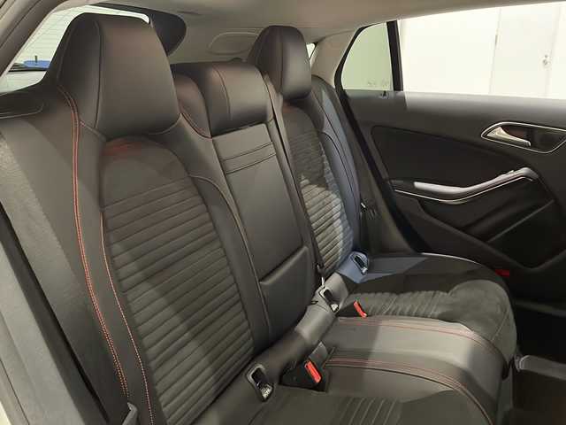 メルセデス・ベンツ ＣＬＡ１８０ Sブレイク AMG スタイル 新潟県 2018(平30)年 4.6万km ポーラホワイト レーダーセーフティパッケージ/・ブラインドスポットアシスト/・ディスタンスパイロット/・レーンキーピングアシスト/AMGプレミアムパッケージ/プレミアムパッケージ/・メモリー付フルパワーシート/・電動ランバーサポート/・アンビエントライト/・パノラミックスライディングルーフ/アクティブブレーキアシスト/アテンションアシスト/ロケイターライディングイルミネーション/EASY-PACK自動開閉テールゲート/パーキングアシストリヤビューカメラ/ナビゲーションシステム/・TV/Apple CarPlay/CD/BT/シートヒーター/ETC