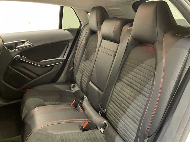 メルセデス・ベンツ ＣＬＡ１８０ Sブレイク AMG スタイル 新潟県 2018(平30)年 4.6万km ポーラホワイト レーダーセーフティパッケージ/・ブラインドスポットアシスト/・ディスタンスパイロット/・レーンキーピングアシスト/AMGプレミアムパッケージ/プレミアムパッケージ/・メモリー付フルパワーシート/・電動ランバーサポート/・アンビエントライト/・パノラミックスライディングルーフ/アクティブブレーキアシスト/アテンションアシスト/ロケイターライディングイルミネーション/EASY-PACK自動開閉テールゲート/パーキングアシストリヤビューカメラ/ナビゲーションシステム/・TV/Apple CarPlay/CD/BT/シートヒーター/ETC