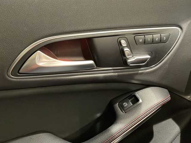 メルセデス・ベンツ ＣＬＡ１８０ Sブレイク AMG スタイル 新潟県 2018(平30)年 4.6万km ポーラホワイト レーダーセーフティパッケージ/・ブラインドスポットアシスト/・ディスタンスパイロット/・レーンキーピングアシスト/AMGプレミアムパッケージ/プレミアムパッケージ/・メモリー付フルパワーシート/・電動ランバーサポート/・アンビエントライト/・パノラミックスライディングルーフ/アクティブブレーキアシスト/アテンションアシスト/ロケイターライディングイルミネーション/EASY-PACK自動開閉テールゲート/パーキングアシストリヤビューカメラ/ナビゲーションシステム/・TV/Apple CarPlay/CD/BT/シートヒーター/ETC