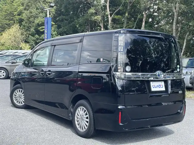 トヨタ ヴォクシー ハイブリッド X 栃木県 2014(平26)年 14.4万km ブラック (株)IDOMが運営する【じしゃロン宇都宮店】の自社ローン専用車両になります。こちらは現金またはオートローンご利用時の価格です。自社ローンご希望の方は別途その旨お申付け下さい/社外ナビ/バックカメラ/フルセグ/Ｂｌｕｅｔｏｏｔｈ/ＥＴＣ/片側パワースライドドア/アイドリングストップ/プッシュボタンスタート/スマートキー/純正アルミホイール/ＬＥＤヘッドライト/オートライト