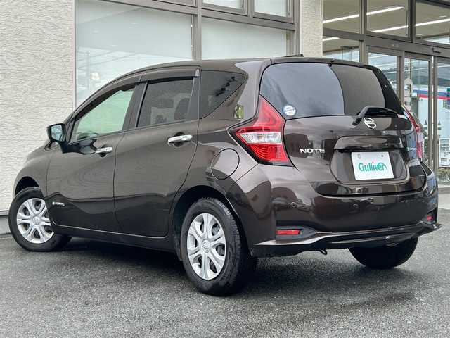 日産 ノート e－パワー X 大阪府 2017(平29)年 10.6万km 茶 ワンオーナー/純正ナビ/（フルセグ／ＢＴ／ＣＤ／ＤＶＤ）/バックカメラ/衝突軽減/横滑り機能/レーンキープ/車両接近装置/純正フロアマット/純正１４インチアルミキャップ/ドラレコ/取扱説明書