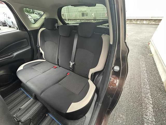 日産 ノート e－パワー X 大阪府 2017(平29)年 10.6万km 茶 ワンオーナー/純正ナビ/（フルセグ／ＢＴ／ＣＤ／ＤＶＤ）/バックカメラ/衝突軽減/横滑り機能/レーンキープ/車両接近装置/純正フロアマット/純正１４インチアルミキャップ/ドラレコ/取扱説明書